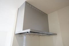 同仕様写真。コンロ上には換気扇完備＾＾すぐ横に小窓が設けられているので、換気扇と合わせてWで換気できます＾＾