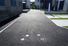 協定道路。住人以外の車の進入も少なく、小さなお子様を持つご家庭にも安心です。