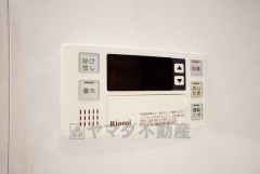 湯量・湯温の設定、そして保温までワンタッチのフルオートバス。便利な追い炊き機能付きです。