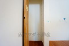 調理家電や食品のストックなどすっきりまとめられ、キッチンまわりを広々使えます。