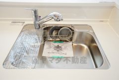 広々とした凸型シンクに洗剤ポケットを標準装備。大きなお鍋など洗いやすいです。