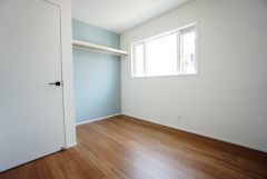 オープンクローゼットは、扉の開閉動作がないので荷物の出し入れがスムーズになります。衣類を綺麗にまとめておしゃれにまとめれば、お部屋のアクセントにもなります＾＾