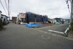 現地（2025年6月10日）撮影。住人以外の車の進入も少なく、小さなお子様を持つご家庭にも安心です。