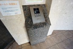 エントランスはオートロックを採用＾＾来訪者を確認できる安心のセキュリティ仕様で、お子さん1人での留守番時にも活躍しそうです＾＾