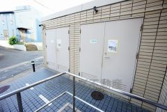 しっかりと扉の閉まるゴミ置き場。ゴミが散らかる心配もありません。