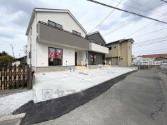 小・中学校まで徒歩約9分（656ｍ）、お子様が無理なく通えます＾＾