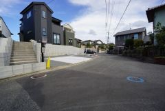 住人以外の車の進入も少なく、小さなお子様を持つご家庭にも安心です。