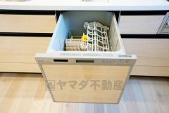 家事の時間が短縮できるフルオープンで開けやすい食器洗い乾燥機付。食事後に家族とのくつろぎタイムをしっかり取れます。