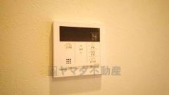 キッチン横からボタンひとつで操作が楽々。