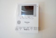 防犯性、セキュリティ対策に安心できるテレビモニター付きインターフォンです。セールスマン対策にもなり安心できます。