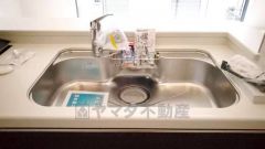 広々とした凸型シンクに洗剤ポケットを標準装備。大きなお鍋など洗いやすいです。