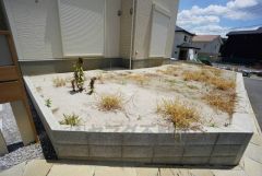 お子様と公園に行けない日も、のびのびお庭で遊べるのがうれしいですね。ガーデニングやお子様のプールなど大活躍です＾＾