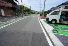 大型車の通行が少なく、騒音や振動が少ないので静かで快適な生活を送れます。