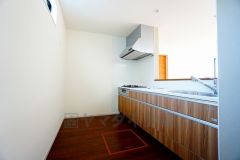 カウンターキッチンで、ご家族と会話をしながら調理ができます。