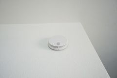 火災報知器が設置されていることで、火災の発生をいち早く感知し、就寝中や留守中でも素早く危険を知らせてくれるため、家族の安全を確保し被害を最小限に抑えられます。