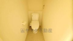 温水、暖房、ウォシュレット付の高機能トイレです。