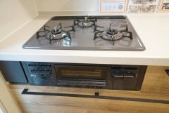 複数の調理を一度に行うことができる3口コンロ。効率よくお料理が出来ます。毎日のお料理も楽しくなりますね＾＾