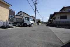 現地（2025年4月8日）撮影。車の通り抜けができないので、小さな子供も安心して遊ばせることができます。