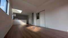 リビングは広々とした設計で、家族が集い、寛ぐ暮らしの空間を演出しています。思い思いの時間を過ごしたり、家族みんなで食事をしたり、素敵な団らんの場になりますね。