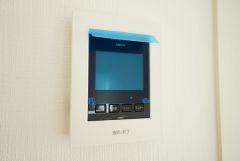 防犯性、セキュリティ対策に安心できるテレビモニター付きインターフォンです。セールスマン対策にもなり安心できます。