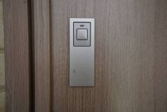 お子様を抱っこしながら簡単に開けられるのが便利なスマートキー。