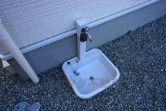 お車の洗車や外壁のお掃除をする際に便利な外水栓。