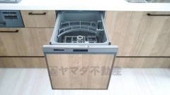 家事の時間が短縮できるフルオープンで開けやすい食器洗い乾燥機付。食事後に家族とのくつろぎタイムをしっかり取れます。