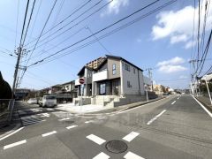 全戸駐車スペースも2台確保、来客時にも便利。落ち着いた住宅地内で快適な生活を実現してみませんか。