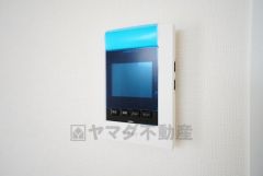 防犯性、セキュリティ対策に安心できるテレビモニター付きインターフォンです。セールスマン対策にもなり安心できます。