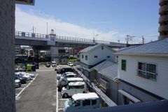 2階バルコニーからの眺望です。前面に遮るものがなく景色を一望できます。南向きで、日当たりも良好。お洗濯物が良く乾きます。