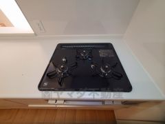 複数の調理を一度に行うことができる3口コンロ。効率よくお料理が出来ます。毎日のお料理も楽しくなりますね＾＾