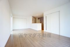 温かみのある雰囲気と、キッチンでの作業性を兼ね備え、家族の笑顔あふれる団らんのひと時をお過ごしいただける設計になっています。