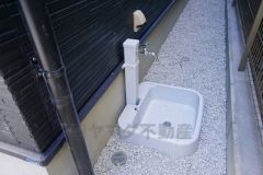 お車の洗車や外壁のお掃除をする際に便利な外水栓。