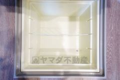 キッチンにある床下収納は、居住スペースを減らさずに買い置きの調味料や非常食などを保管することができます。