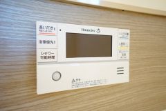 湯量・湯温の設定、そして保温までワンタッチのフルオートバス。便利な追い炊き機能付きです。