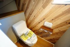 温水、暖房、ウォシュレット付の高機能トイレです。もちろん各階にトイレがあるので、忙しい朝の混雑を避けることが出来ます。