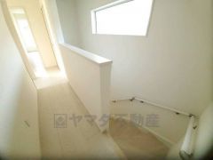 リビング内に階段があれば、転倒する可能性のある子どもやお年寄りの階段の上り下りを見守ることができ、子育てや介護がしやすくなりますね。