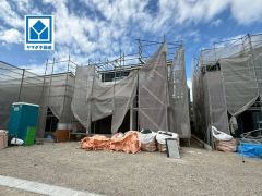 現地（2026年6月15日）撮影。一戸建ての多いエリア。落ち着いた雰囲気で快適な生活を送れます。最新の設備で気持ちの良い新生活を送りませんか。
