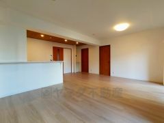 温かみのある雰囲気と、キッチンでの作業性を兼ね備え、家族の笑顔あふれる団らんのひと時をお過ごしいただける設計になっています。