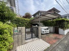 大切な愛車を雨風や雪、紫外線などから守ってくれます。車が汚れにくく、面倒な洗車回数も減少します。