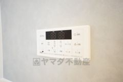 湯量・湯温の設定、そして保温までワンタッチのフルオートバス。便利な追い炊き機能付きです。