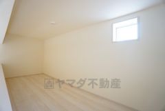 主寝室にはロフト付き。使用頻度の少ないものやシーズンオフの荷物などを収納したり、一人の時間も大切にしたい方に嬉しい空間です。