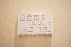 温水、暖房、ウォシュレット付の高機能トイレです。