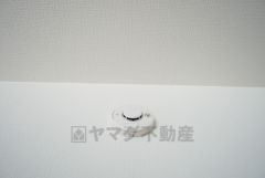 火災発生をいち早く知らせてくれる火災報知器は標準装備です。