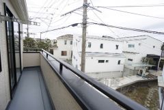 陽当たりの良いバルコニーです。お洗濯やお布団干しはもちろん、日光浴スペースにも。