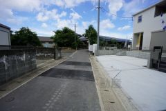 大型車の通行が少なく、騒音や振動が少ないので静かで快適な生活を送れます。