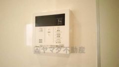 キッチン横からボタンひとつで操作が楽々。