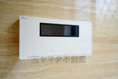 湯量・湯温の設定、そして保温までワンタッチのフルオートバス。便利な追い炊き機能付きです。