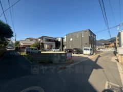 住人以外の車の進入も少なく、小さなお子様を持つご家庭にも安心です。