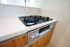 複数の調理を一度に行うことができる3口コンロ。効率よくお料理が出来ます。毎日のお料理も楽しくなりますね＾＾